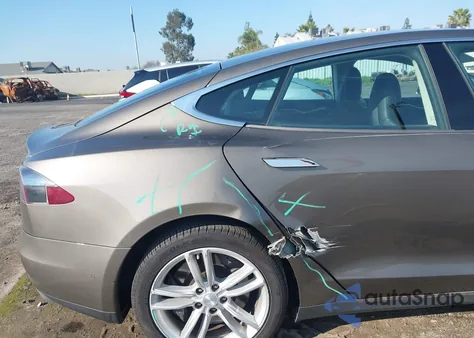 2015 Tesla Model S 60/70/85 из США, поврежденный, VIN 5YJSA1E10FF109310